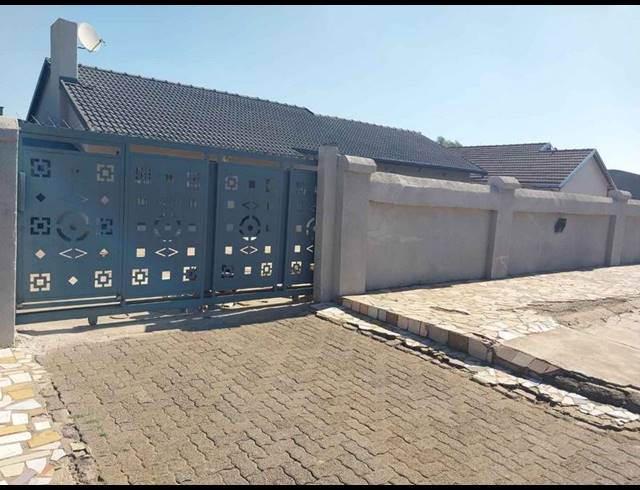 3 BEDROOM HOUSE FOR SALE IN LEONDALE